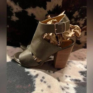 DV by Dolce Vita Babylon Cutout Ankle Strap Chunky Stack Heel Olive Size 7